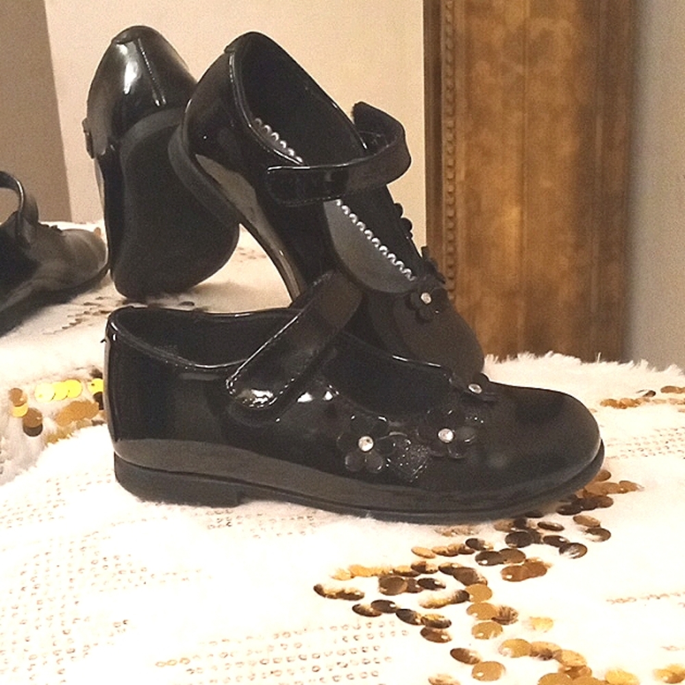 Rachel Shoes Black Patent Leather Flower Heart Design Shoe Children 8